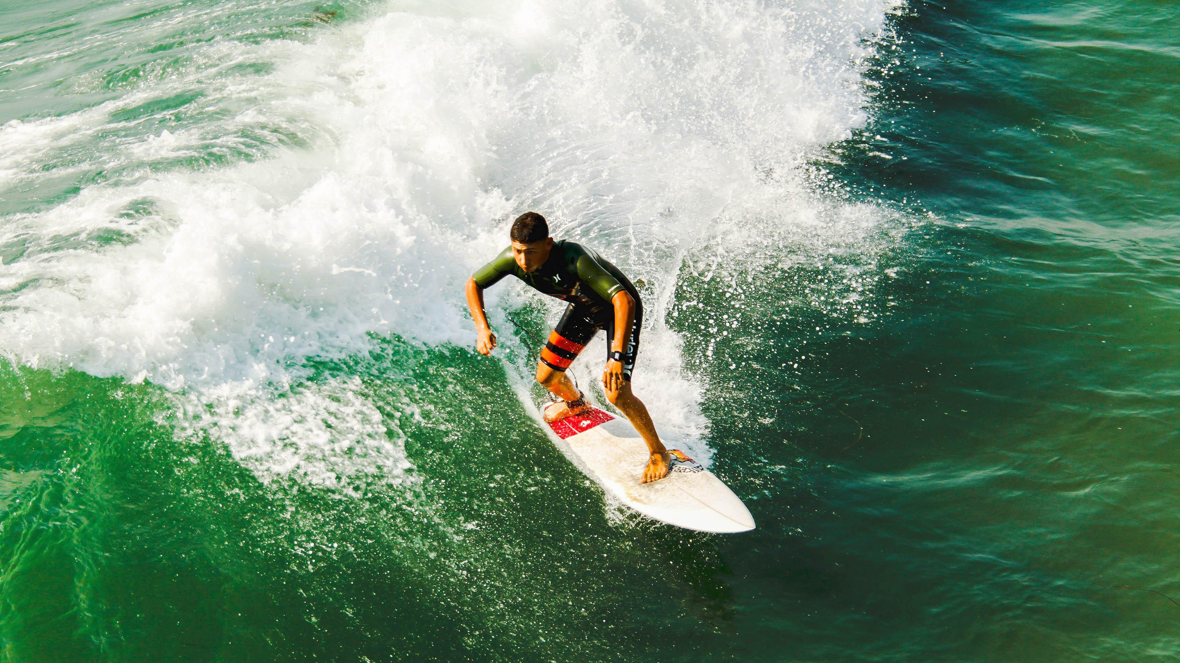 亚冠联赛，上海海港主场憾平横滨水手，出线形势扑朔迷离