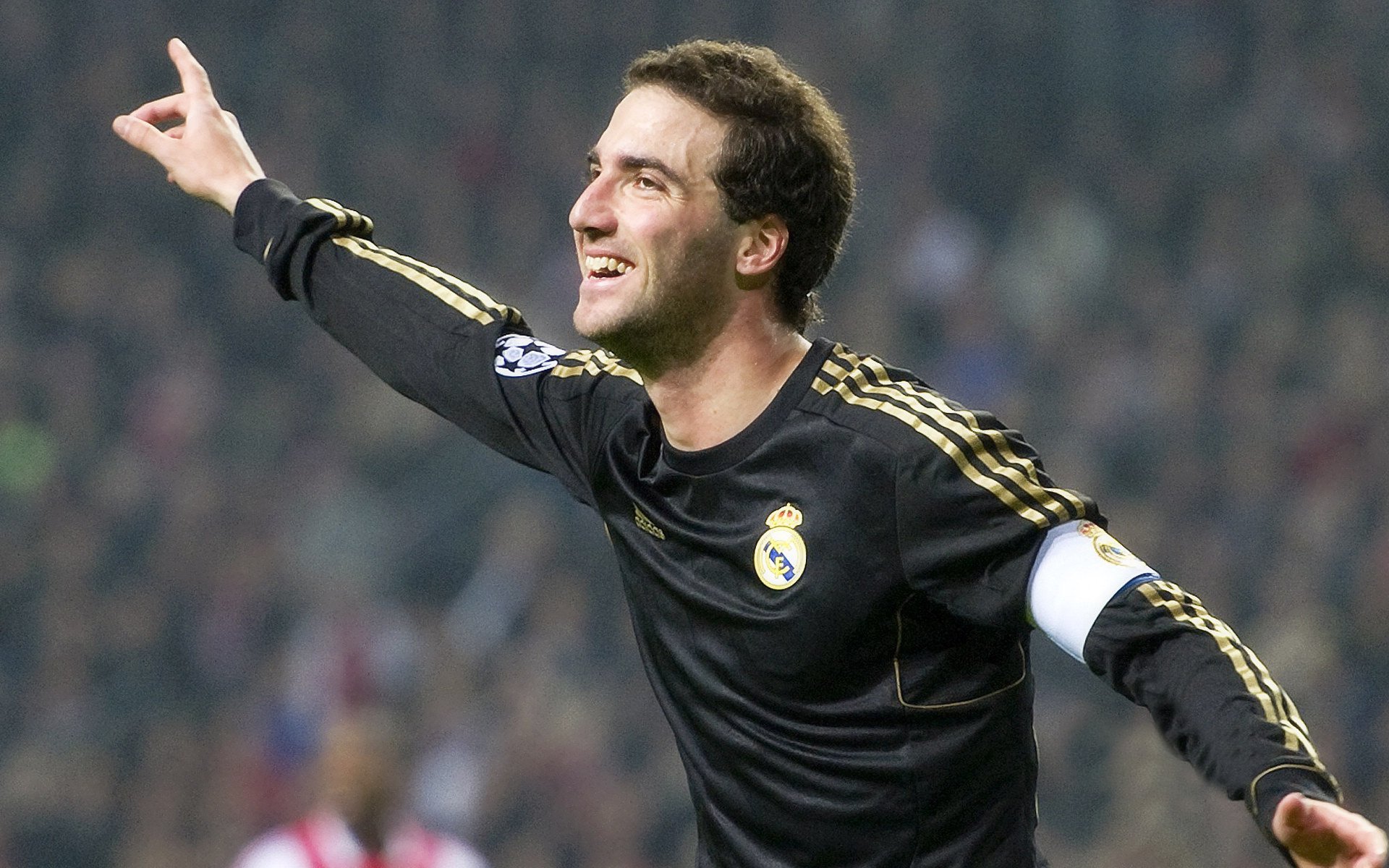 2026世界杯预选赛激战正酣，传统豪强稳扎稳打，新兴势力异军突起